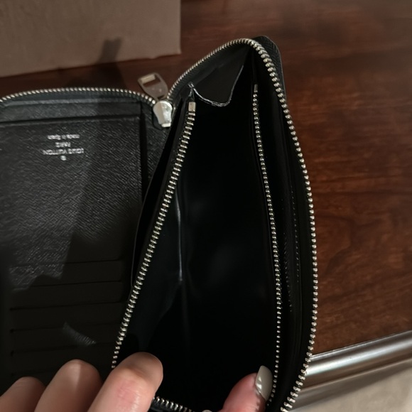 Graphite Louis Vuitton zippy wallet - Picture 6 of 13